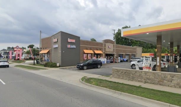 Kozy Lake Orion storefront with Dunkin', Baskin Robbins, and the Shell canopy.